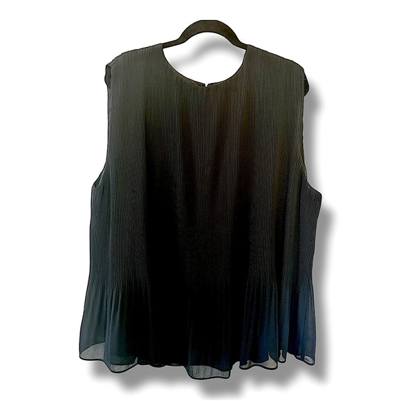 H&M Black Pleated Blouse with Rounded Neckline - Picture 2 of 6